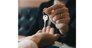 Quel cadeau offrir à ses clients lors d’une remise de clés ?