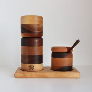 Duo moulin à poivre 6 po et main de sel en merisier, chêne et noyer avec plateau
