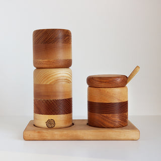 Duo moulin à poivre 6 po et main de sel en bois avec plateau