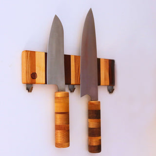 Support mural magnétique en bois avec deux couteaux de cuisine