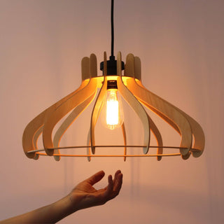 Suspension en bois allumée – luminaire Saguenay